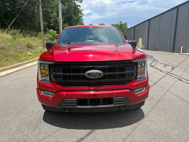 Certified Used 2022 Rapid Red Metallic Tinted Clearcoat Ford XLT image 2