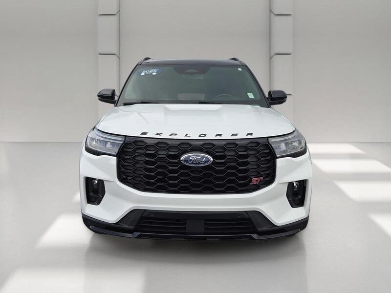 Used 2025 White Metallic FORD ST 4WD image 8