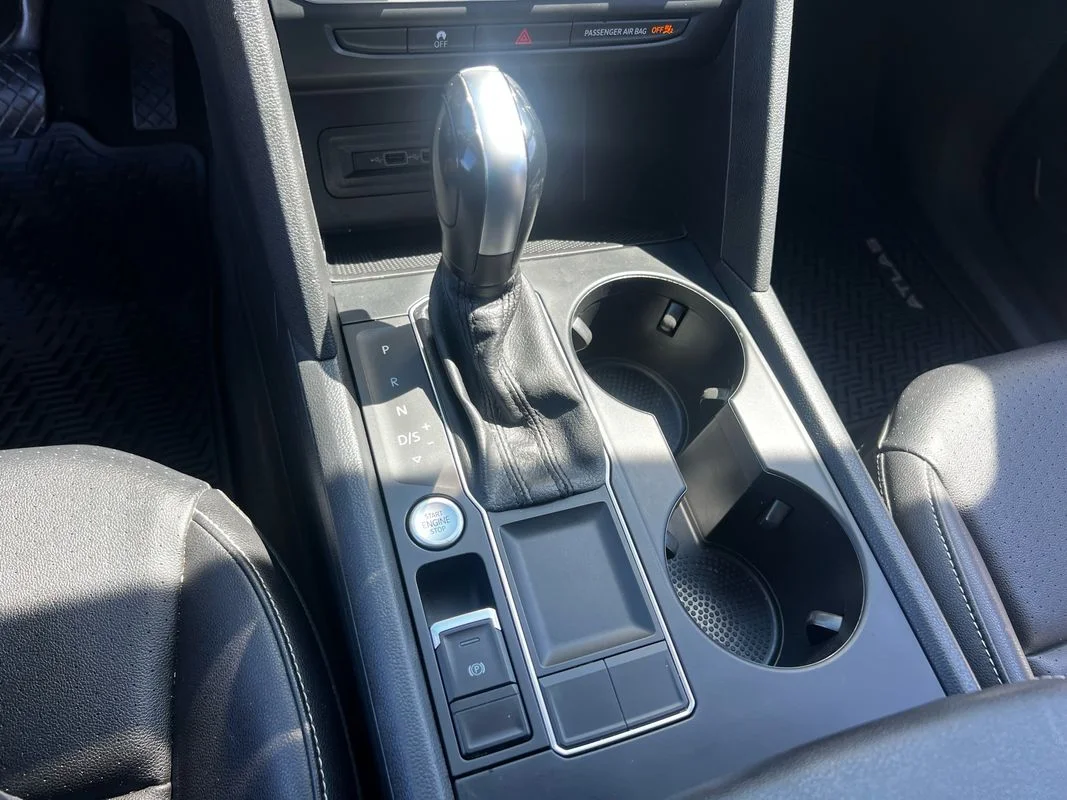 Used 2021  Volkswagen 2.0T SE image 26