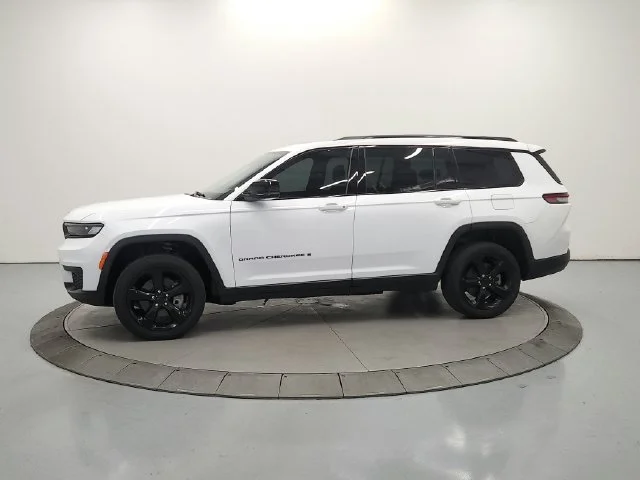 Used 2024 White Jeep Altitude X image 5