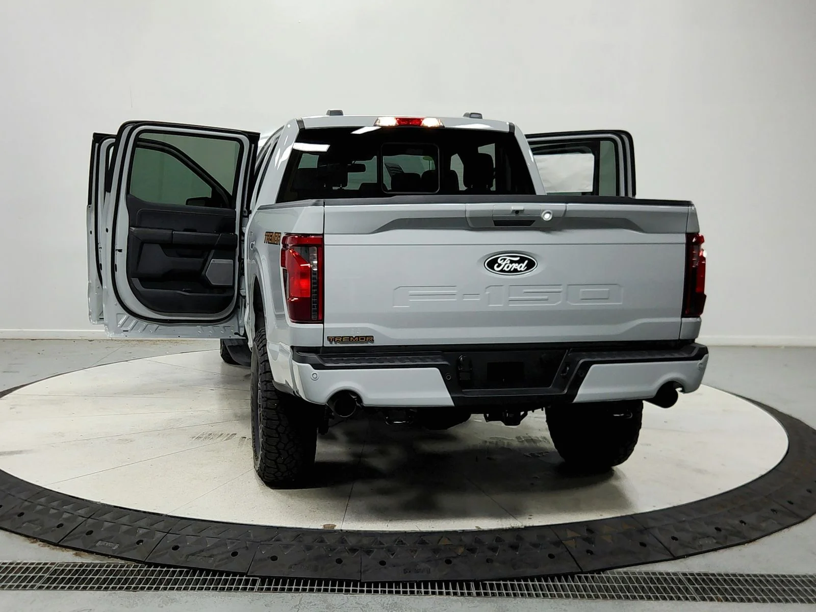 New 2026 White Ford Tremor image 15