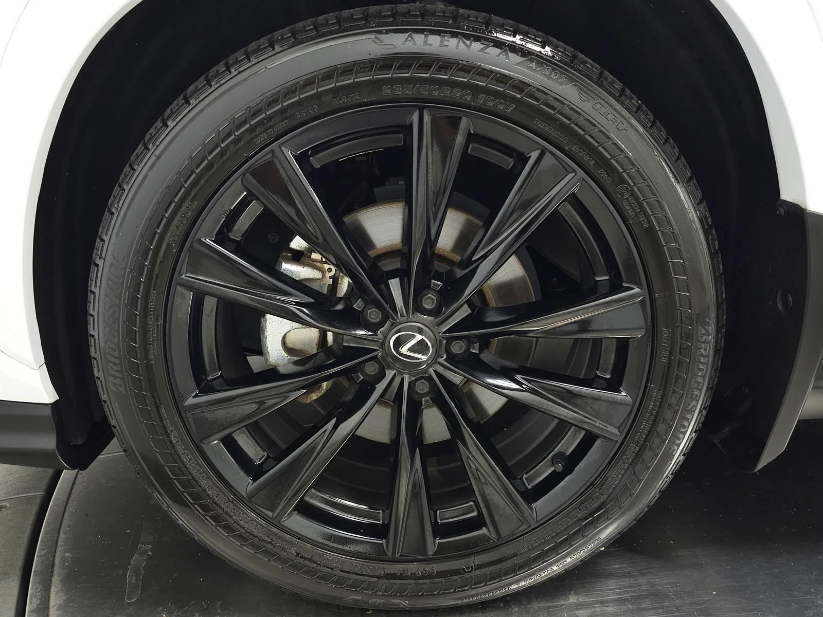 Certified Used 2024 Ultra White 083 Lexus F SPORT Handling image 13