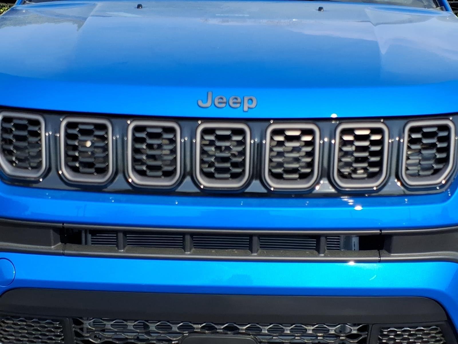 New 2026 Hydro Blue Pearl-Coat Exterior Paint Jeep Latitude Altitude image 14