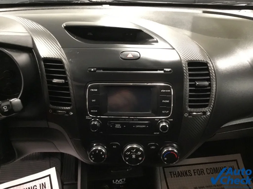 Used 2015 White Kia EX image 38