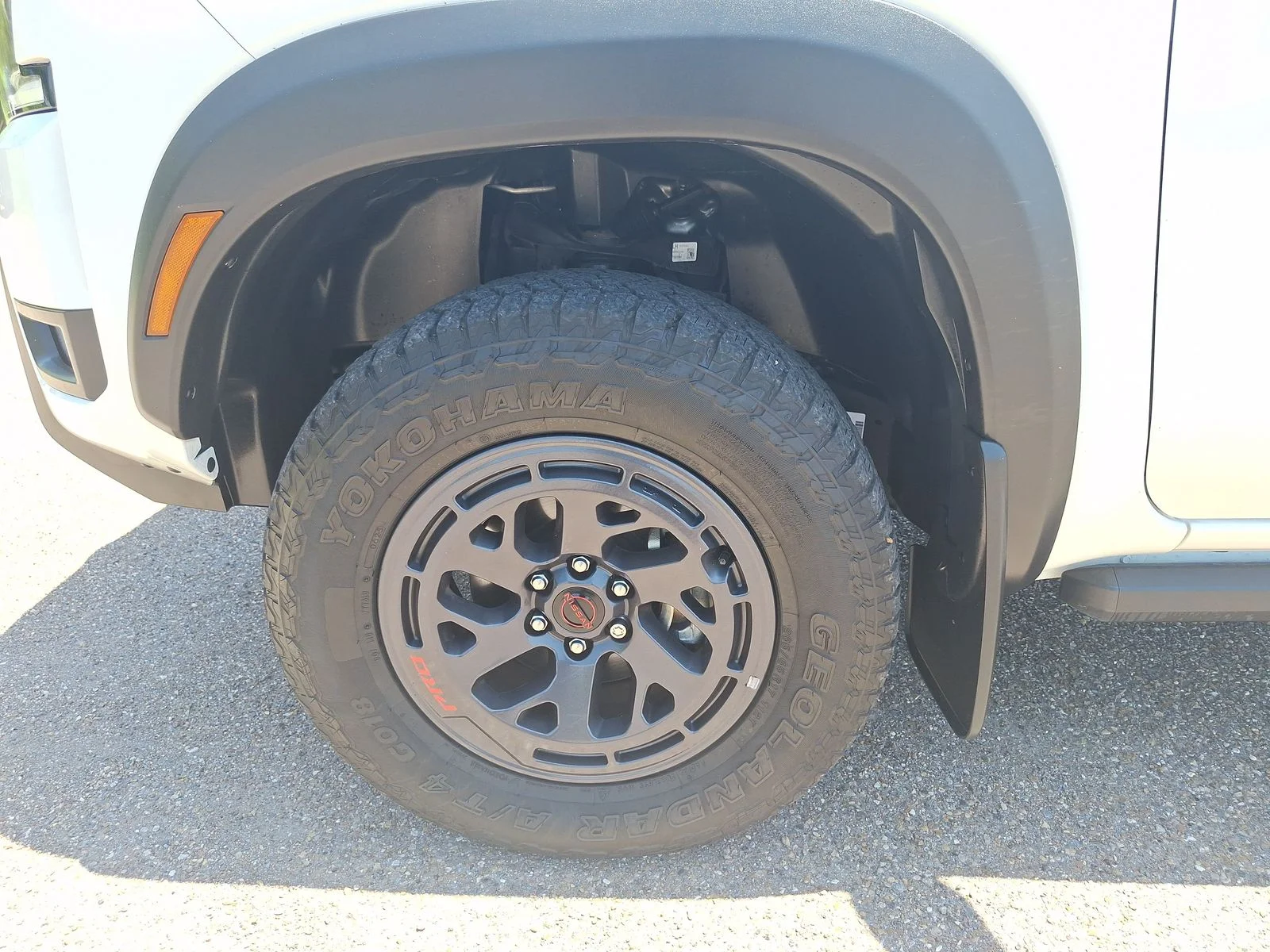 Used 2025 White Nissan PRO-4X image 25