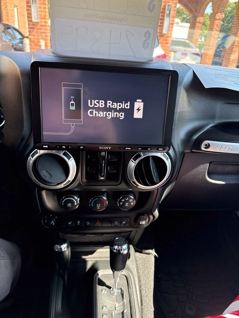 Used 2017 White Jeep Unlimited Sahara image 19