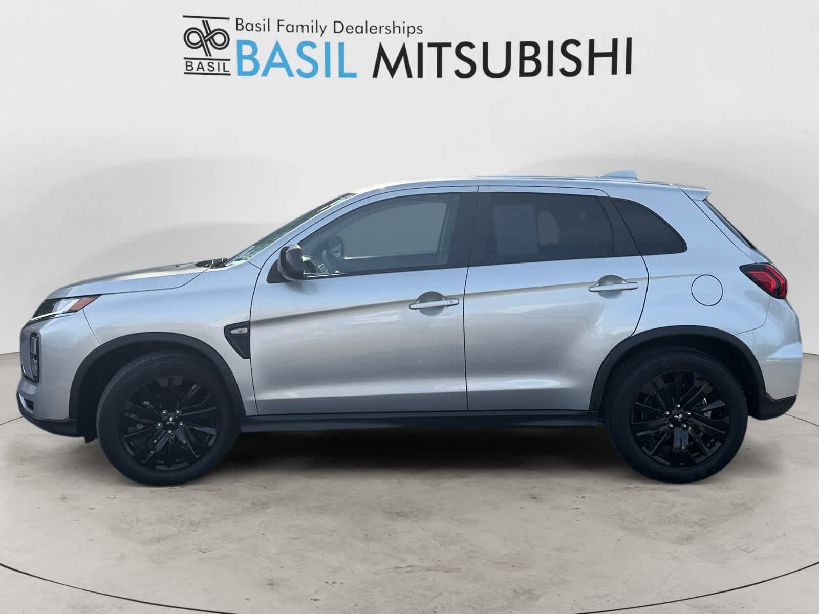 Used 2025 Alloy Silver Metallic Mitsubishi LE image 2