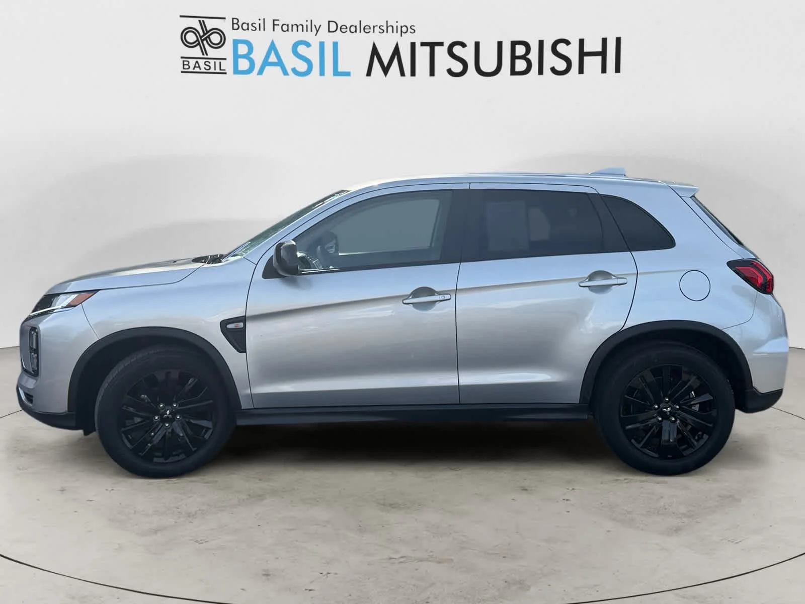 Used 2025 Alloy Silver Metallic Mitsubishi LE image 3