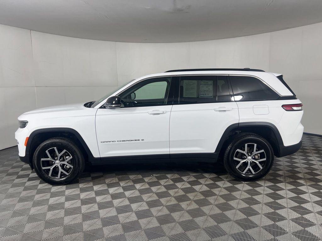 Used 2025 Bright White Clearcoat Jeep Limited image 34