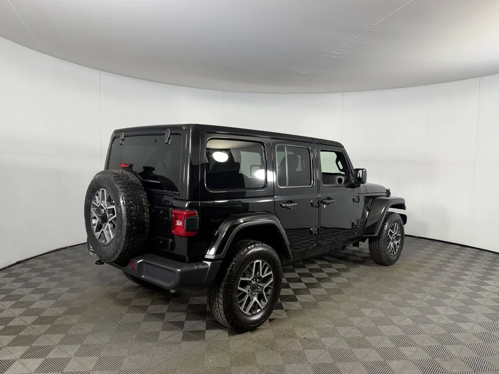Used 2025 Black Jeep Sahara image 7