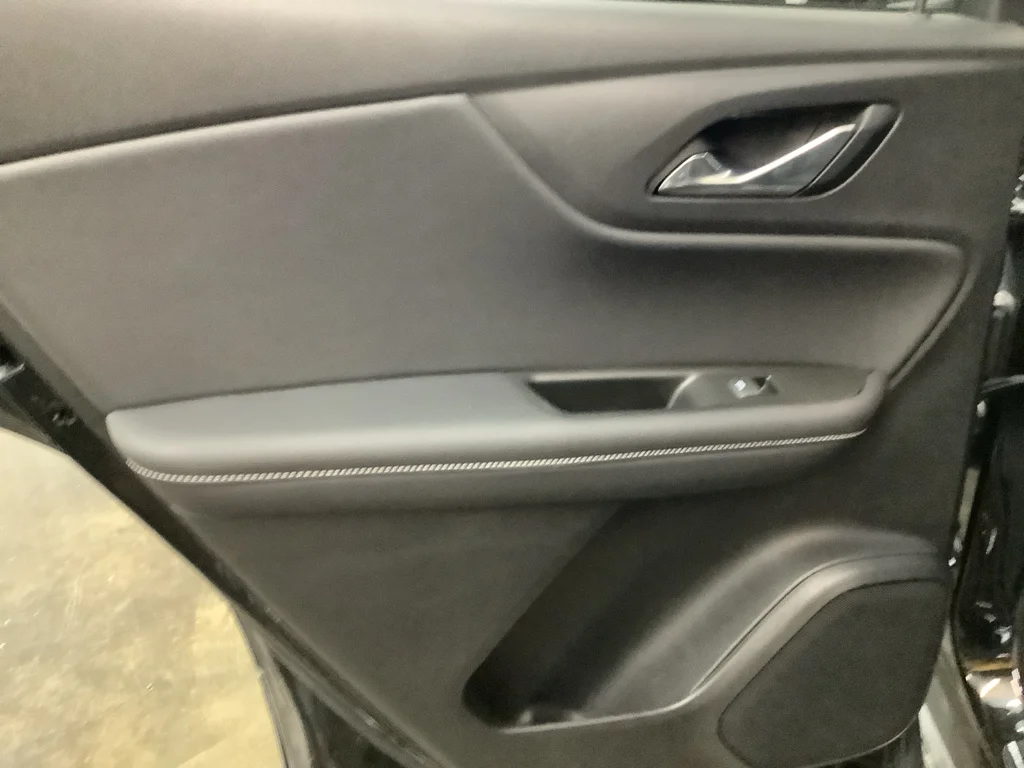Used 2023 BLACK Chevrolet LT image 22