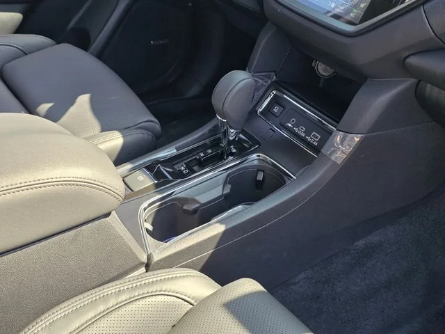 New 2026 ICE SILVER METALLIC Subaru Onyx Edition Touring 7-Passenger image 13
