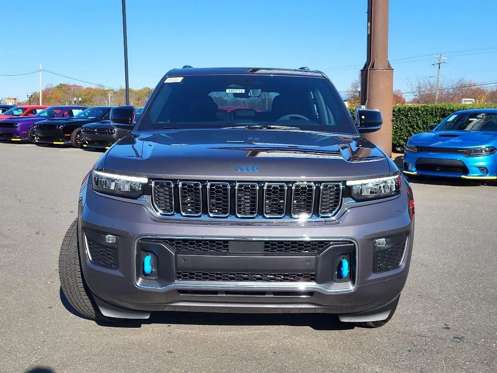 New 2024 Baltic Gray Metallic Clear-Coat Exterior Paint Jeep Overland image 2