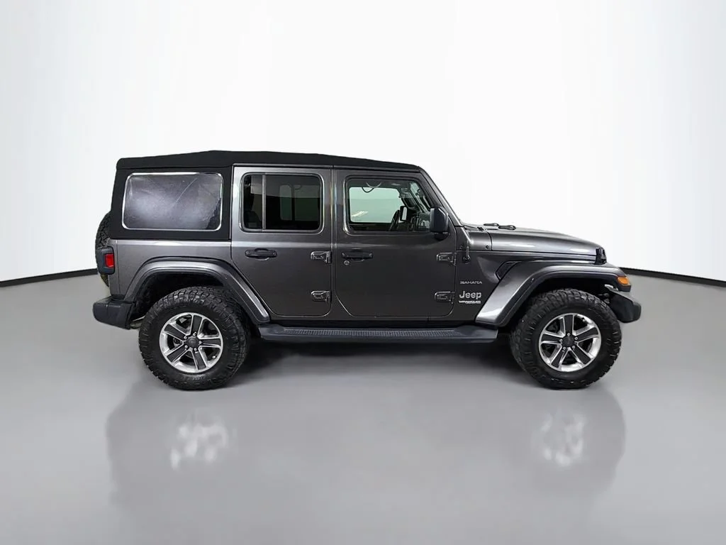 Used 2019 Granite Crystal Jeep Sahara image 5