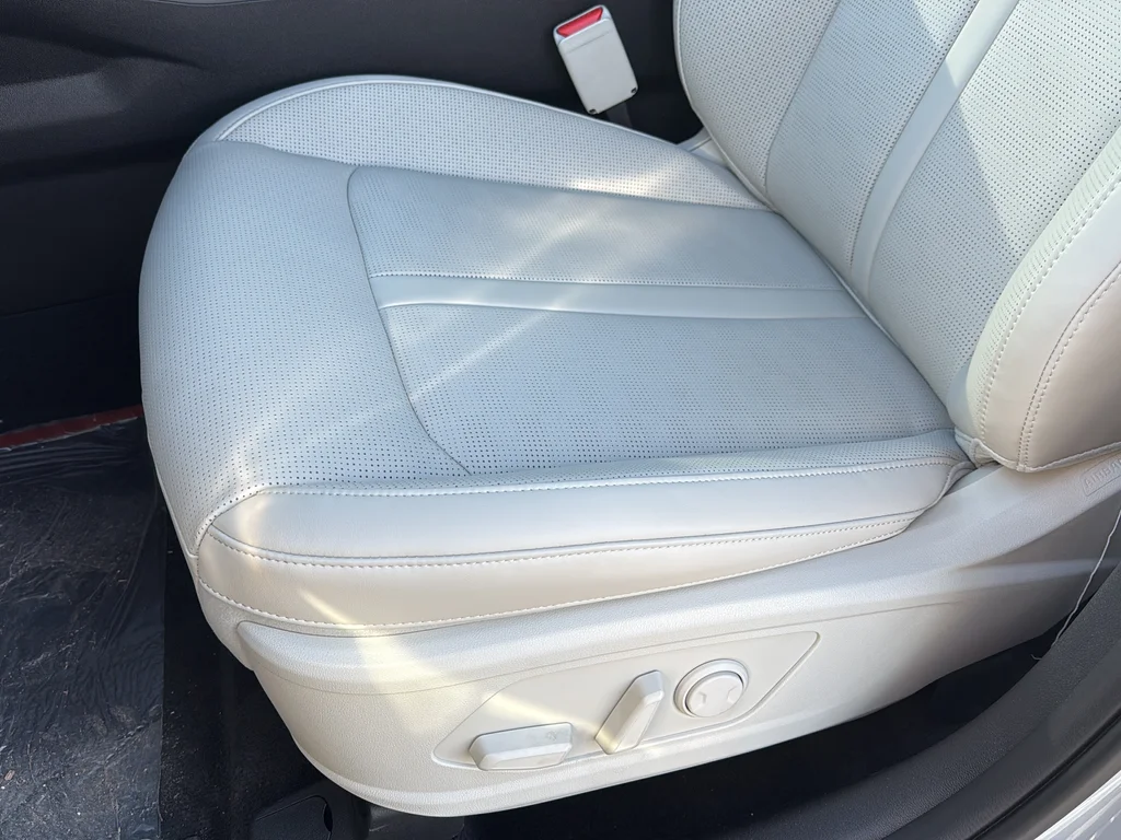 New 2026 Wolf Gray Kia S image 25