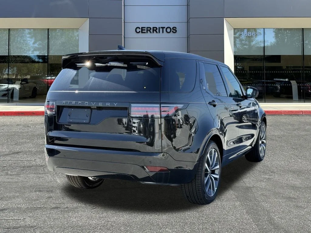 Used 2025 Black Land Rover Dynamic SE image 5