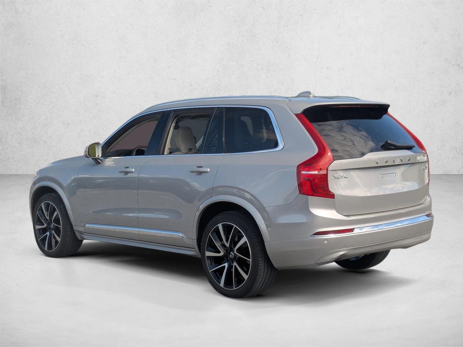 Used 2023 Silver Dawn Metallic Volvo Plus image 8