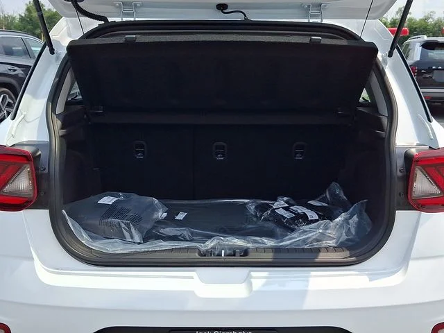 New 2026 White Hyundai SE image 19