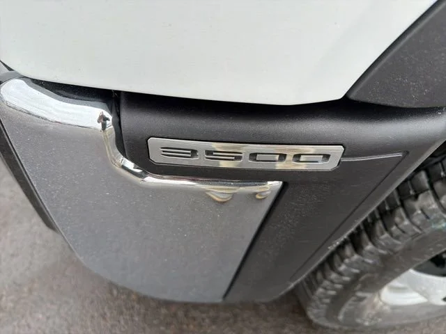 New 2026 Summit White GMC Pro image 28
