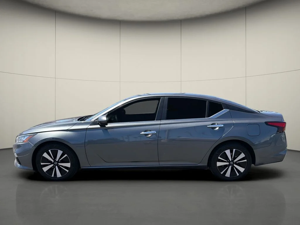 Used 2022 Gray Nissan 2.5 SV image 4