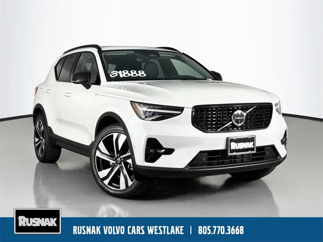 2024 Volvo XC40 B5 Plus Dark Theme