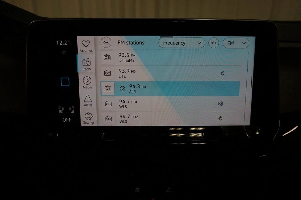New 2026 White Volkswagen SE w/Technology image 15