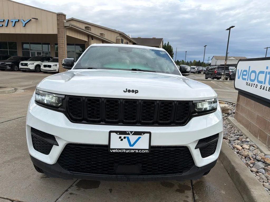 Used 2024 White Jeep Altitude image 2