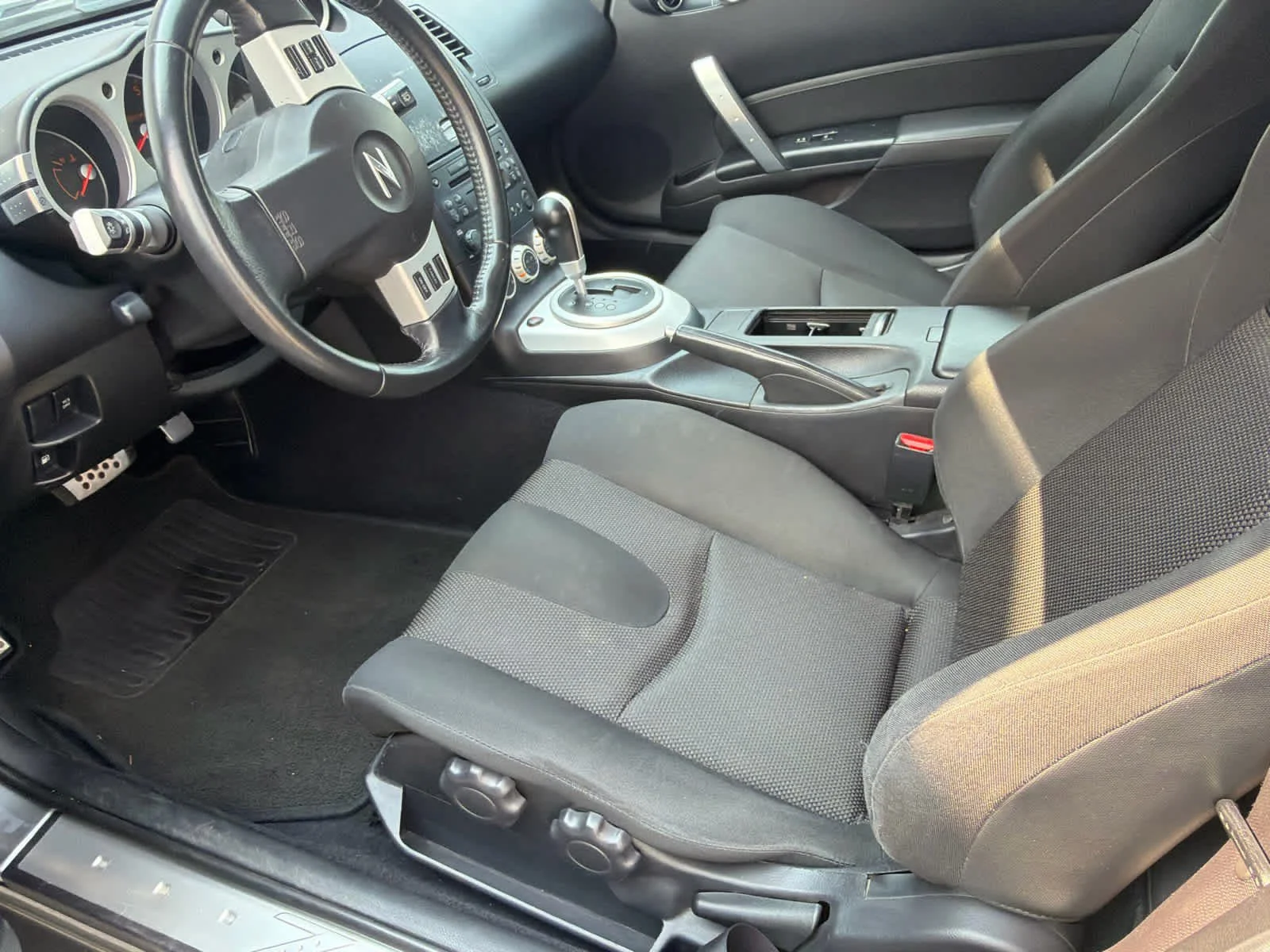 Used 2006 Silverstone Metallic Nissan Enthusiast image 12