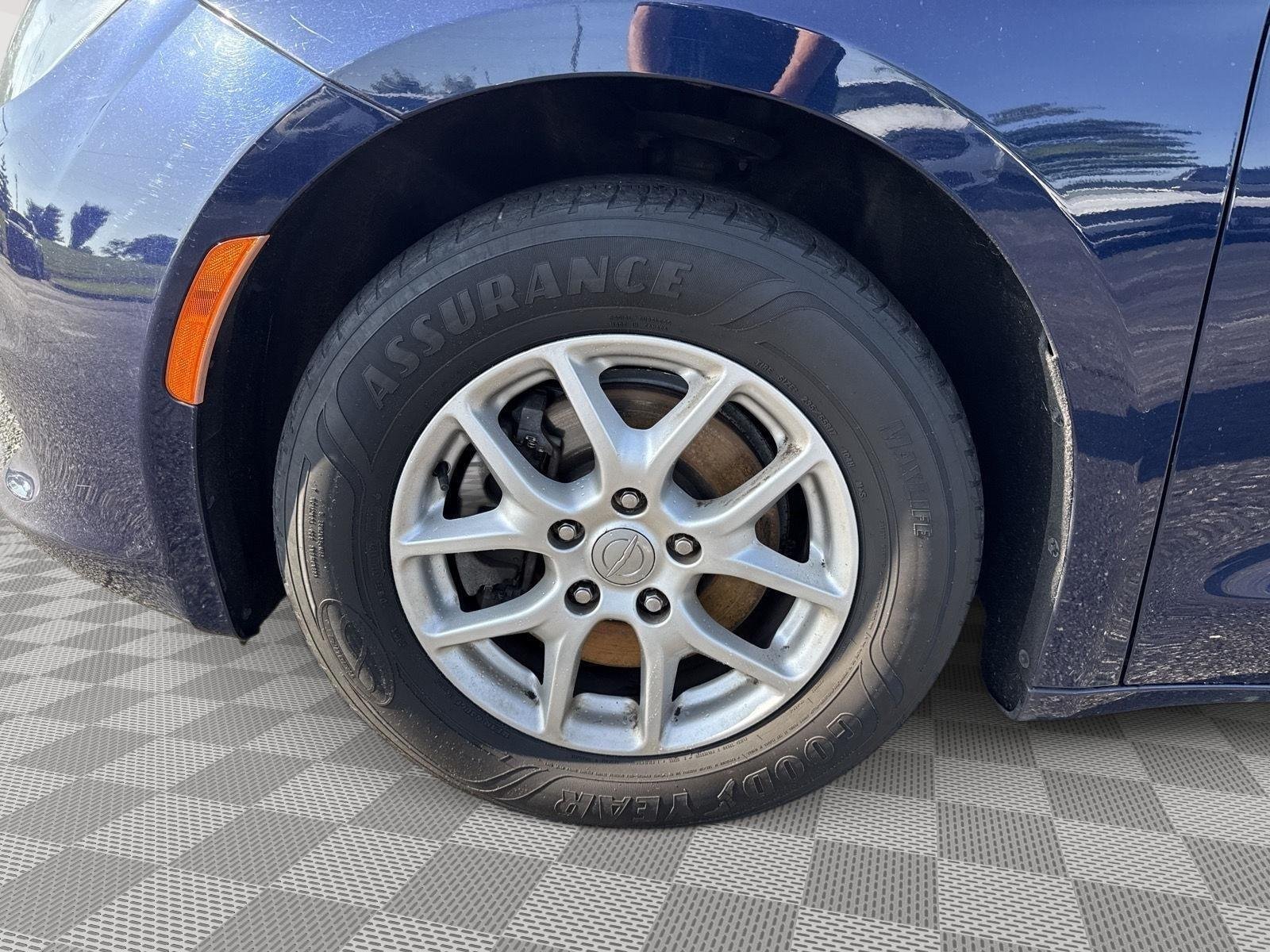 Used 2017 Jazz Blue Pearlcoat Chrysler Touring image 18