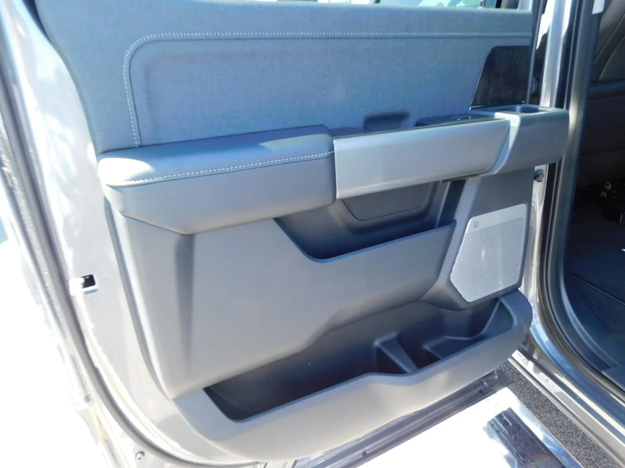 New 2027 Carbonized Gray Metallic Ford F-250® Lariat® image 26