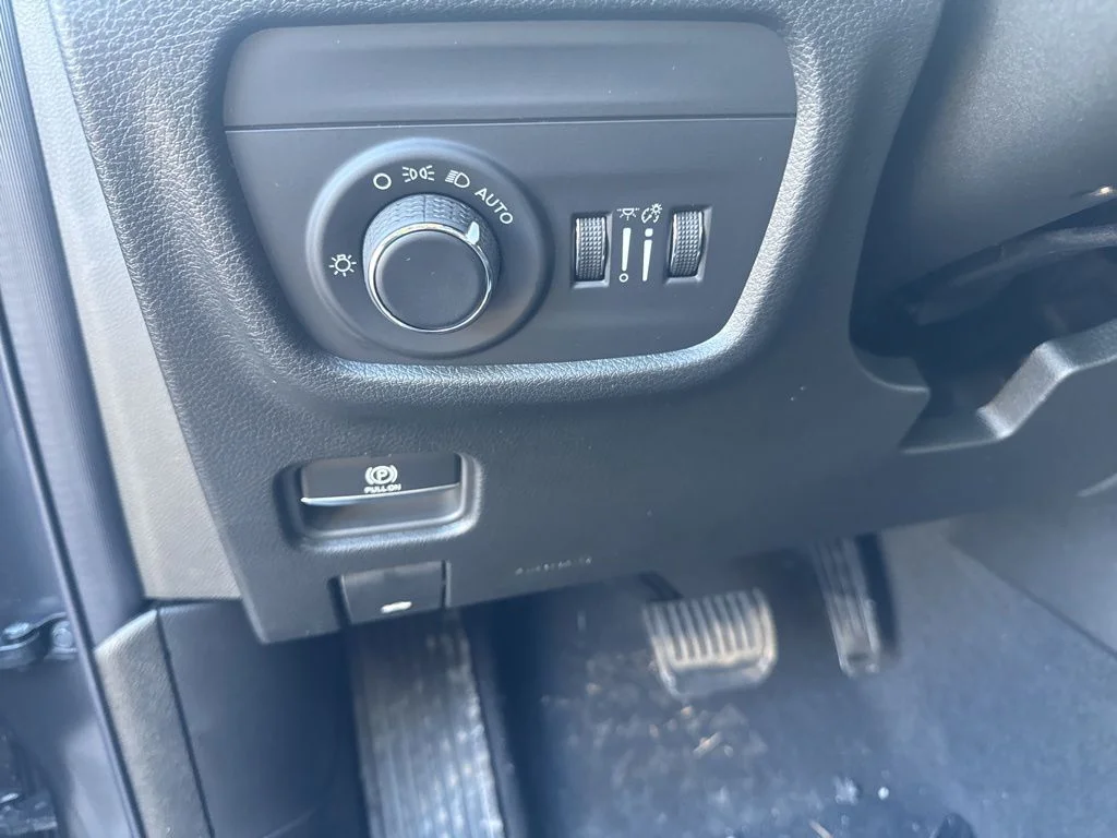 New 2026 Baltic Gray Metallic Clearcoat Jeep Laredo X image 18