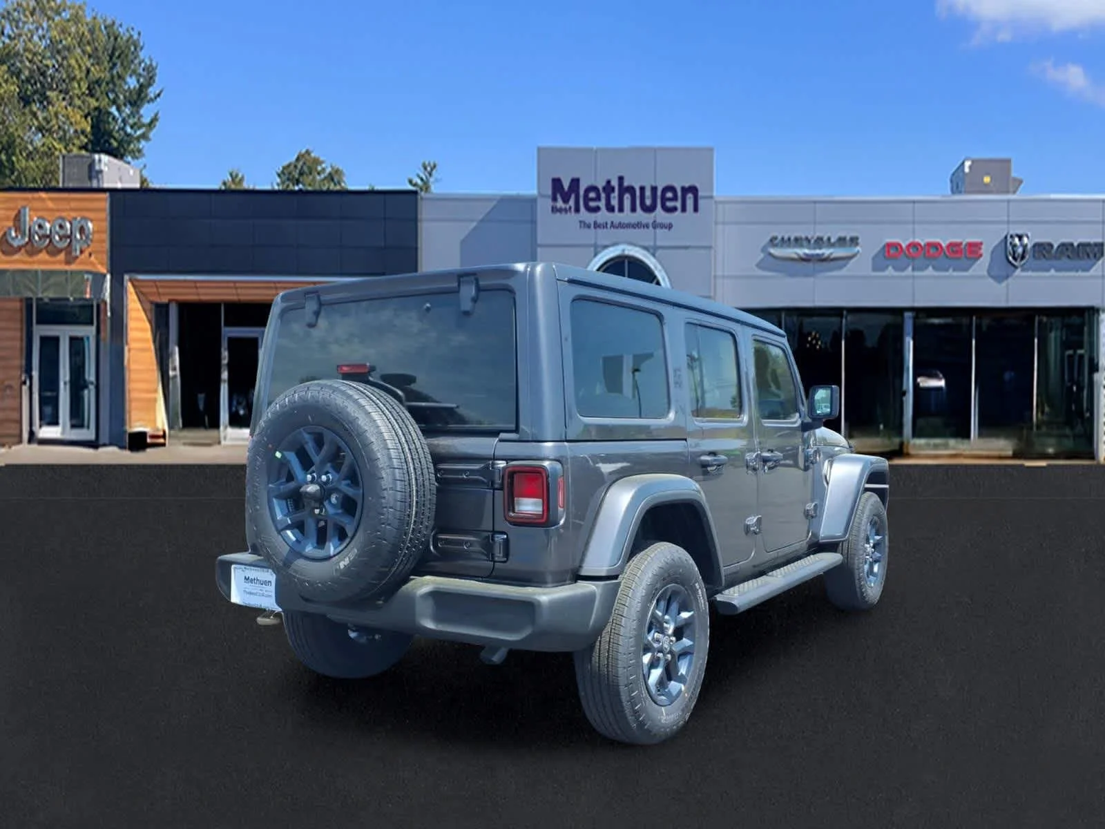 New 2026 Granite Crystal Metallic Clearcoat Jeep 85th Anniversary image 4