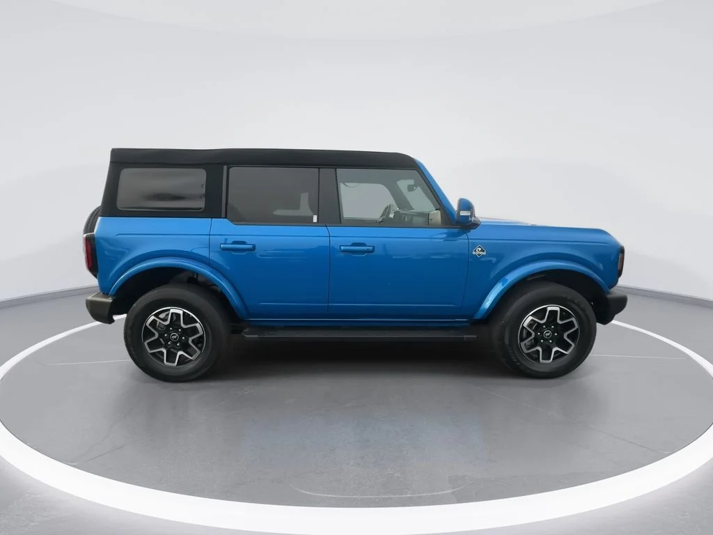 Used 2023 Blue Ford Outer Banks image 9