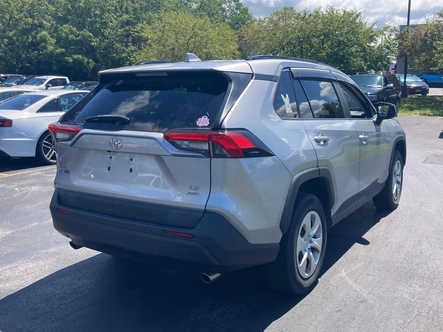 Used 2019 Gy Toyota LE image 7