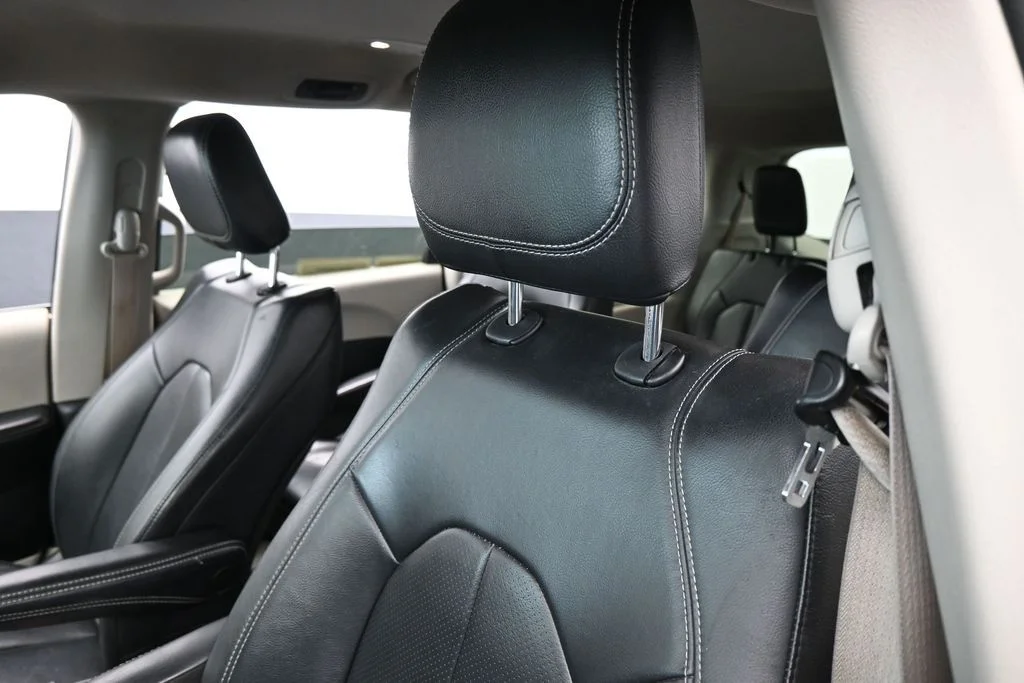 Used 2022 Ceramic Gray Clearcoat Chrysler Touring L image 16