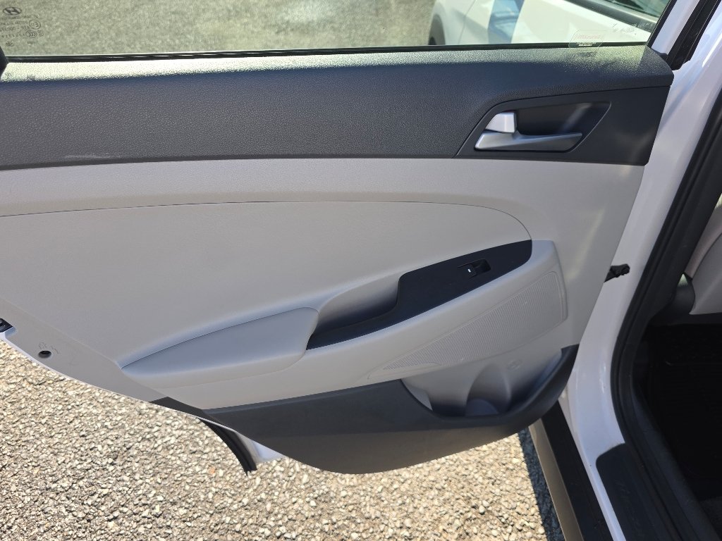 Used 2016 Dazzling White Hyundai SE image 29
