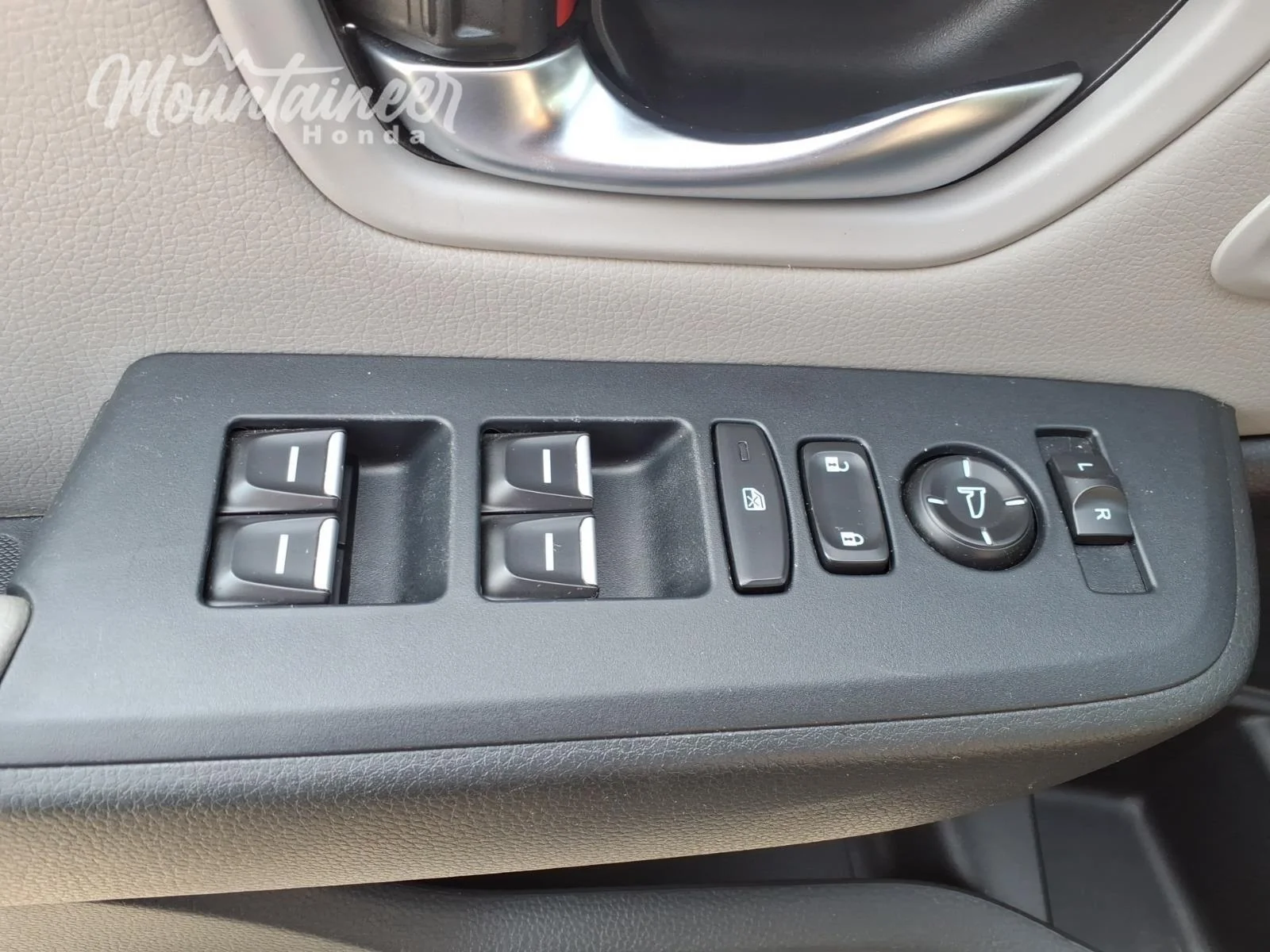 Used 2025 Obsidian Blue Pearl Honda Touring image 37