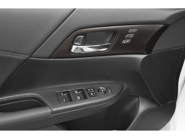 Used 2013  Honda EX-L image 19
