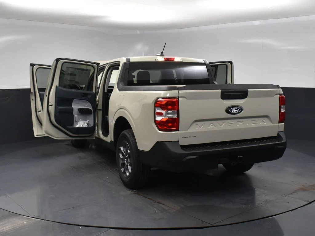 New 2025 Beige Ford XLT image 42