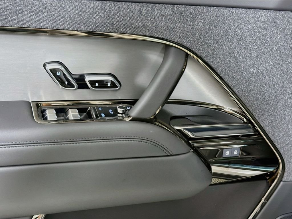 New 2027 Borasco Grey Land Rover  SE P360 image 18