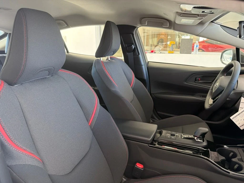 New 2026 Wind Chill Pearl <sup>1</sup> Toyota  SE image 34