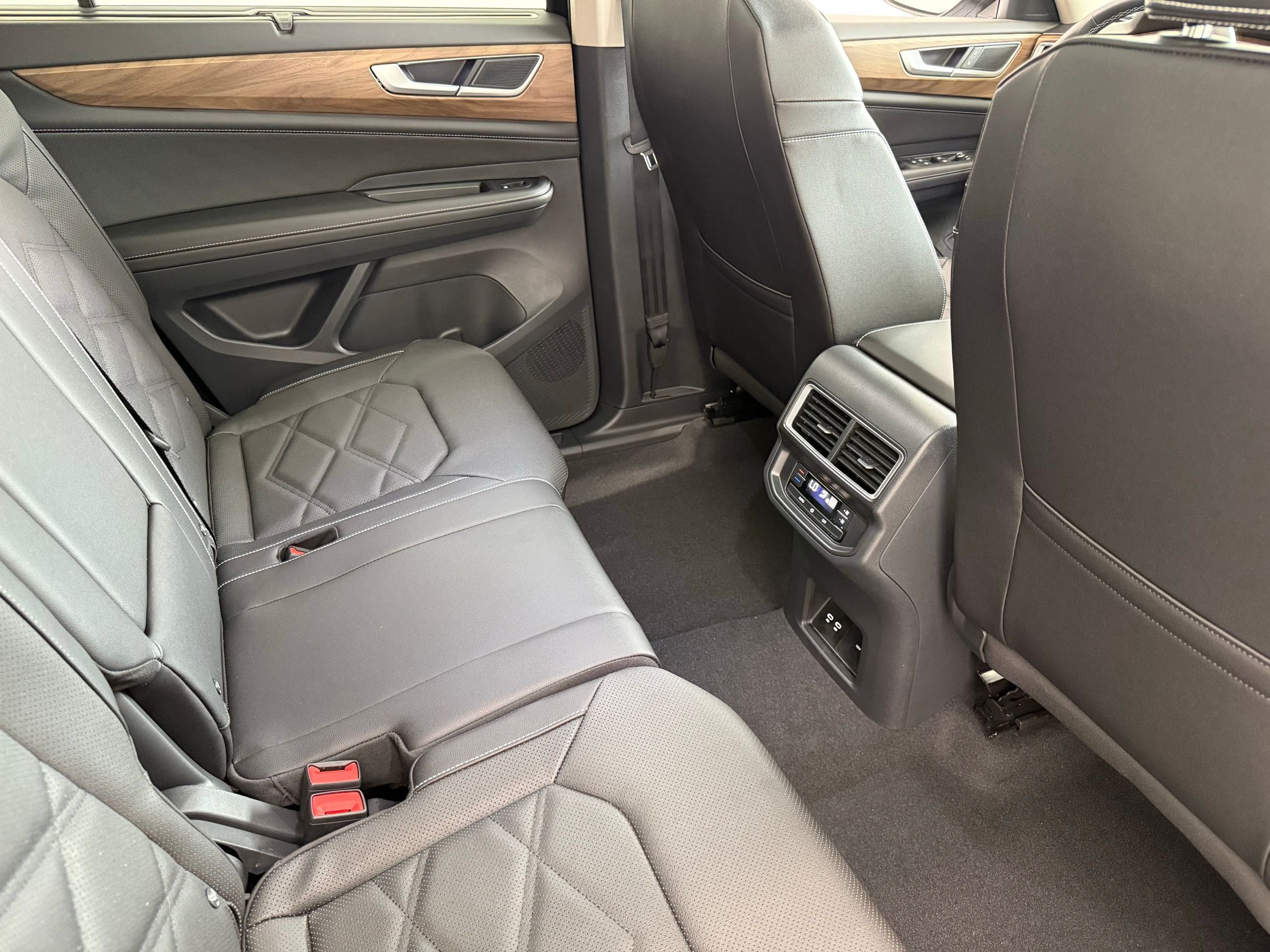 2025 Volkswagen Atlas SE w/Tech - Photo 23