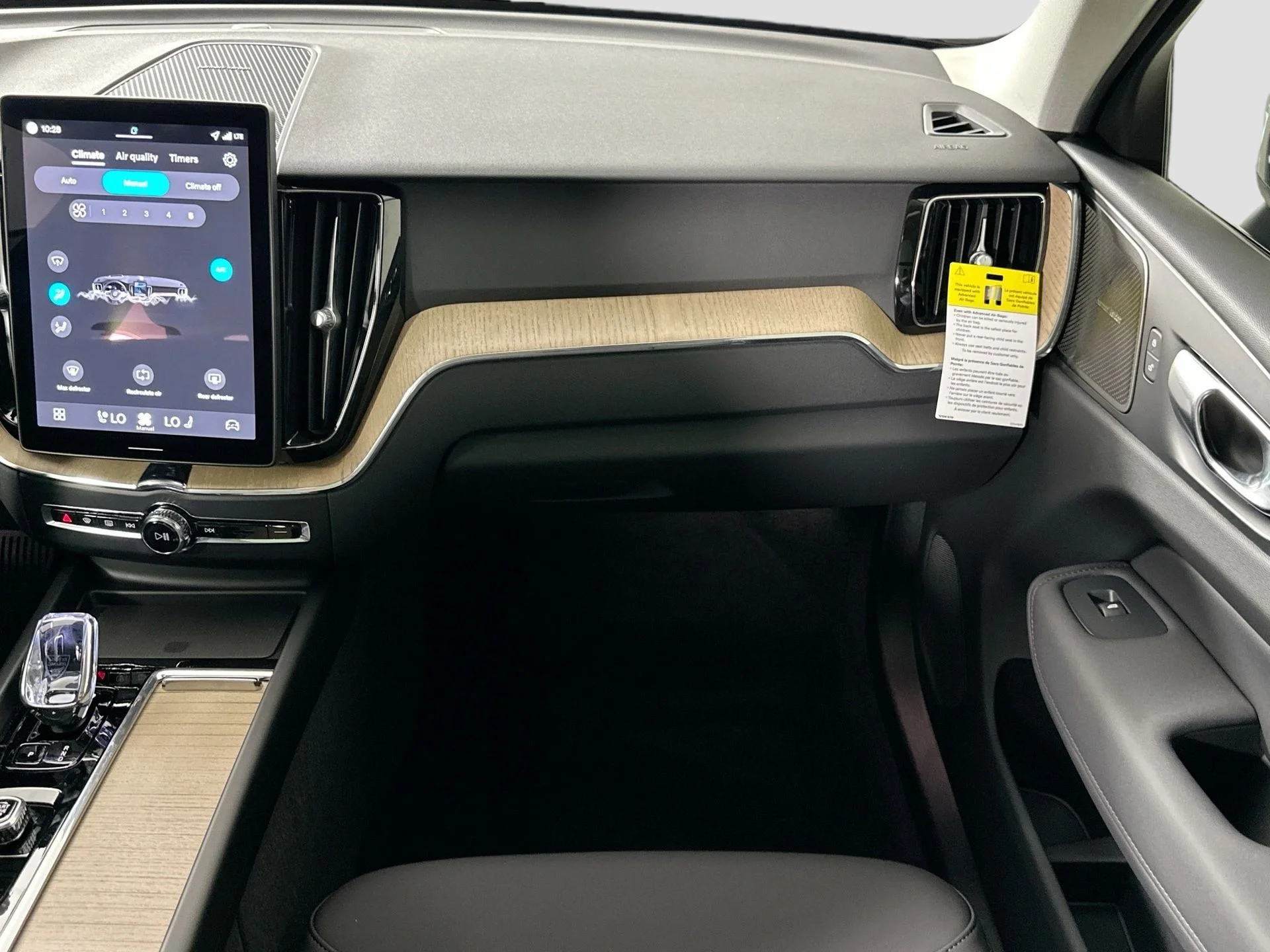 2026 Volvo XC60 Plus - Photo 28
