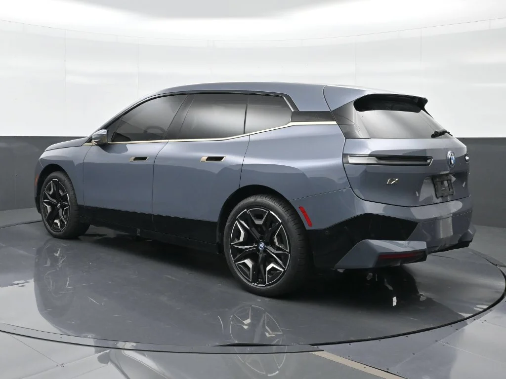 Used 2024 Gray BMW xDrive50 image 2