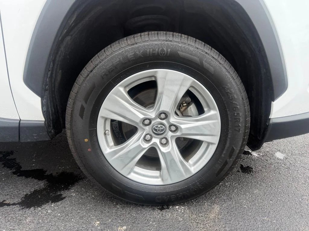 Used 2019 White Toyota XLE image 50