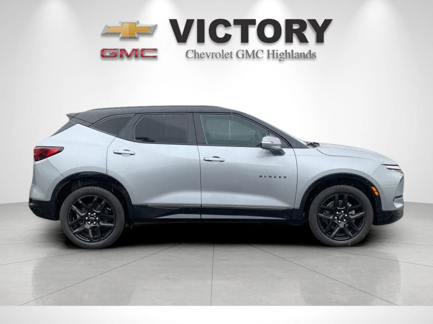 Used 2025 Sterling Gray Metallic Chevrolet RS image 2
