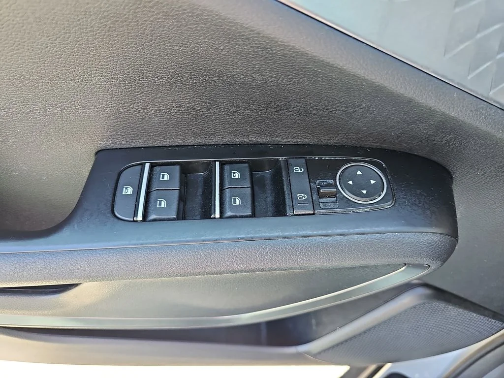 Used 2020 Silver Kia S image 28