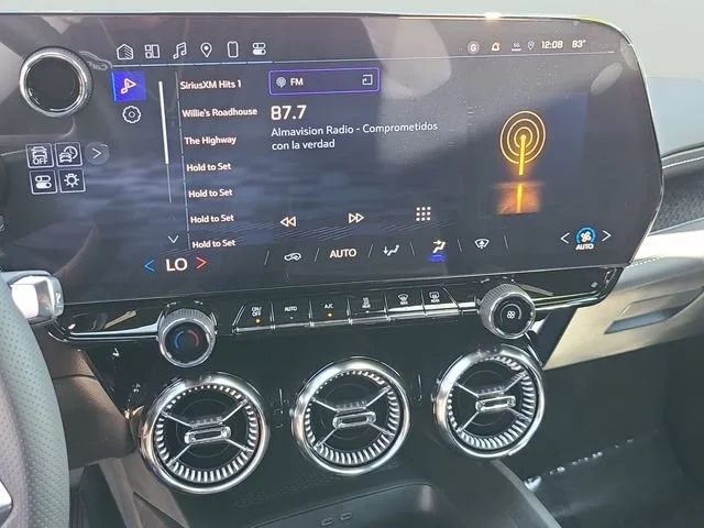 New 2025 Summit White Chevrolet LT image 33