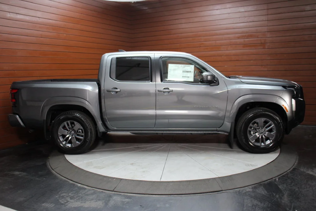 New 2027 Gun Metallic Nissan Crew Cab SV image 18