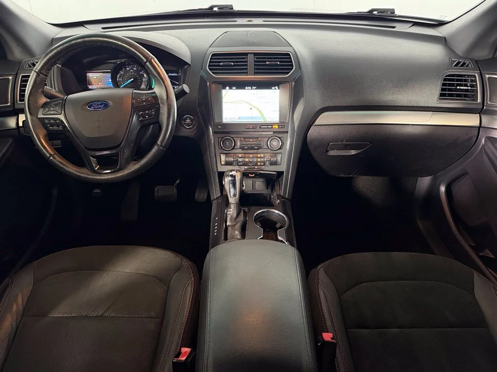 Used 2018 Gray Ford XLT image 11